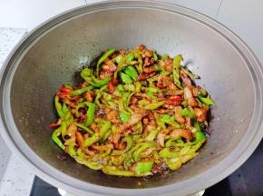 翻炒均匀即可出锅。