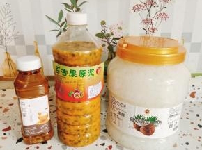 只需要这三样:百香果原浆，椰果粒，蜂蜜！就可以轻松复刻蜜雪冰城同款百香果蜂蜜饮！