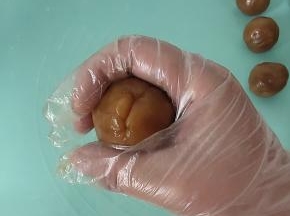 虎口处慢慢收拢！