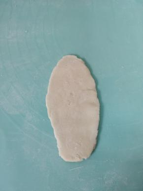 再次按扁，擀成长条！