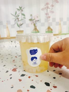 贴上自己喜欢的贴纸！