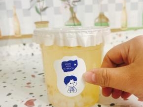 贴上自己喜欢的贴纸！