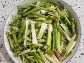 切好后放入大碗中！