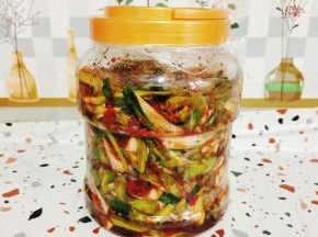 盖上盖子，放在冰箱冷藏保存，尤其香辣开胃！鲜脆过瘾！