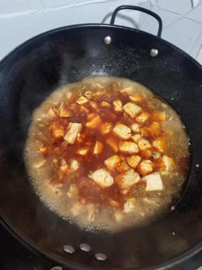 加入适量的开水！大火煮开！