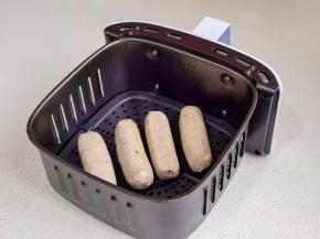 烤肠切花刀空气炸锅170度烤10分钟。