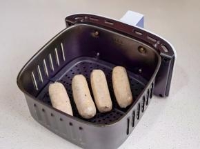 烤肠切花刀空气炸锅170度烤10分钟。