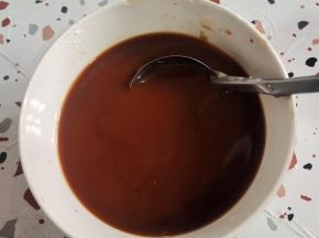 照烧料汁儿:生抽，老抽，料酒，白糖，淀粉，适量清水！搅拌均匀调成照烧汁儿备用！