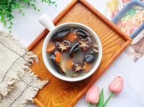 出锅前撒葱花即可。