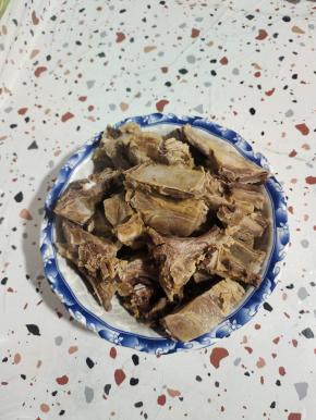 捞出，清洗干净，控干水分备用！