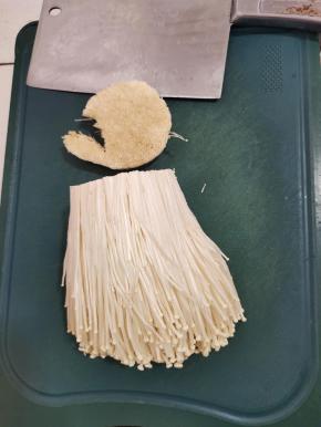 金针菇切掉根部！