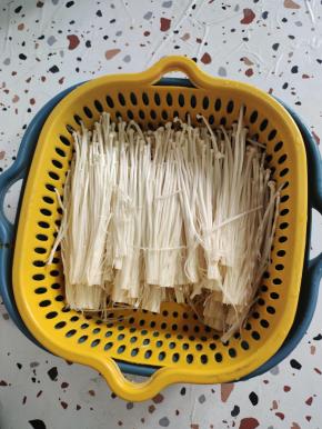 清洗干净，控干水分！