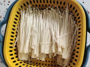 清洗干净，控干水分！