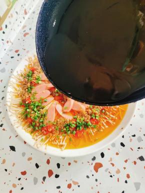 淋上热油即可食用！