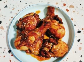 外焦里嫩的奥尔良烤鸡腿就做好啦！
