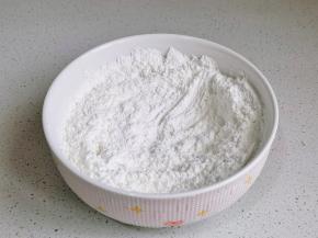 奶粉+预拌粉+盐混合均匀。