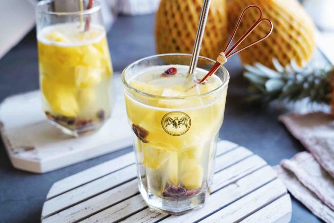 菠萝莓干苏打果酒