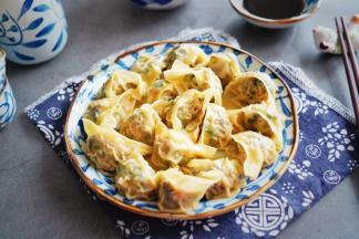 蒸好趁热吃，蘸上陈醋或是油泼辣子老醋味道更佳哦