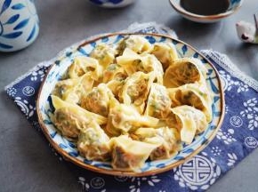 蒸好趁热吃，蘸上陈醋或是油泼辣子老醋味道更佳哦