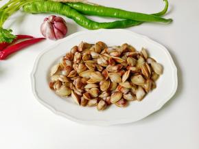 准备好海瓜子，线椒，小米椒。