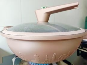 锅里水开，放海瓜子烫十秒捞出。