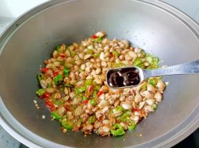 蚝油一勺，盐半勺