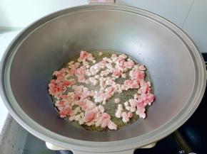 热锅热油放肉丁