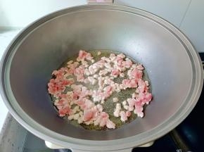 热锅热油放肉丁