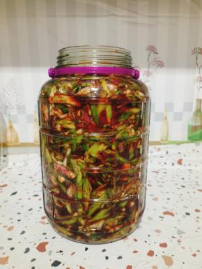 装在无油无水，干净的玻璃瓶里！