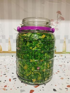 装在无油无水，干净的玻璃瓶里！