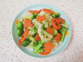 捞出过凉水，控一下水分备用。