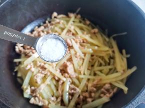 加一勺盐，一勺生抽，