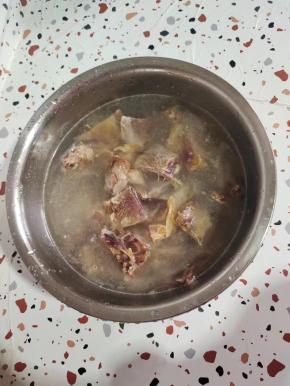 用温水浸泡半天，中途多换几次水！