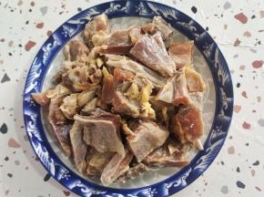 倒在盘子里！