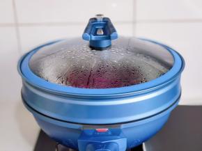 盖上盖子蒸熟。