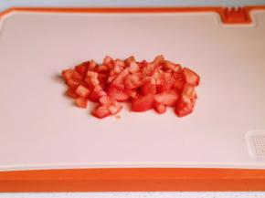 番茄已经切小块。