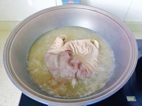 煮到筷子可以轻松扎透即可。