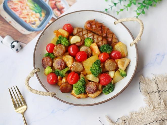 巨好吃的鸡胸肉香肠烤时蔬，简单零失败