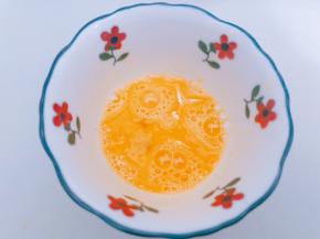 鸡蛋打散成蛋液