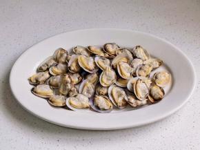 去掉一半壳装盘。