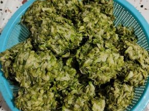捞出挤干水分！