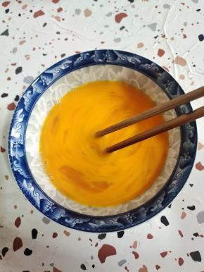 用筷子搅拌均匀！