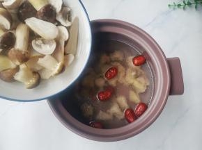 加入姬松茸，