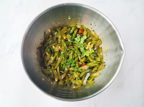 加入葱花香菜，