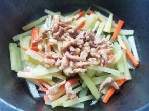加入瘦肉，