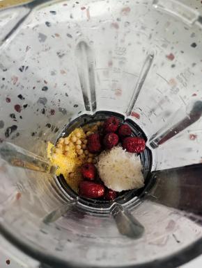 清洗干净，放进破壁机里！