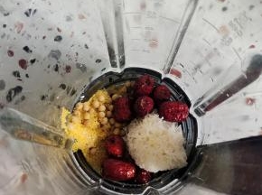 清洗干净，放进破壁机里！
