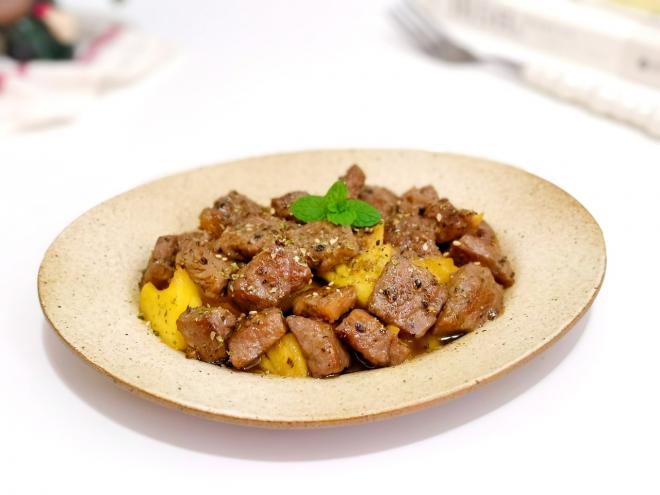 黑椒菠萝牛肉粒