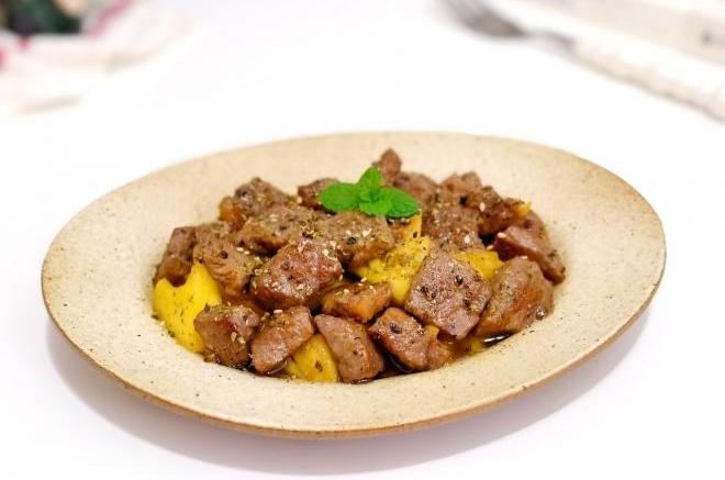 黑椒菠萝牛肉粒