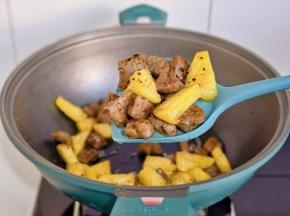 翻炒均匀出锅。